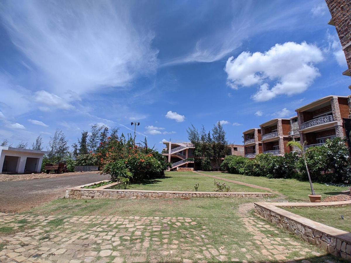 Kanthi Resorts Badami Bāgalkot Extérieur photo