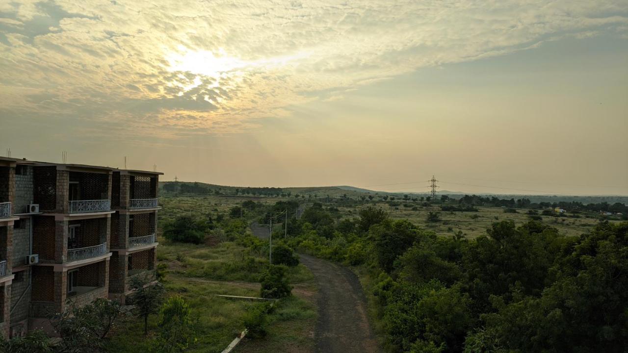 Kanthi Resorts Badami Bāgalkot Extérieur photo