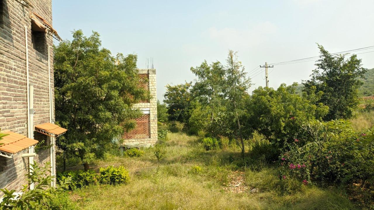 Kanthi Resorts Badami Bāgalkot Extérieur photo