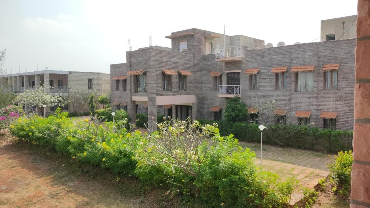 Kanthi Resorts Badami Bāgalkot Extérieur photo