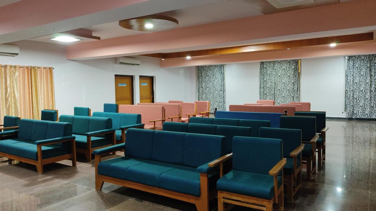 Kanthi Resorts Badami Bāgalkot Extérieur photo