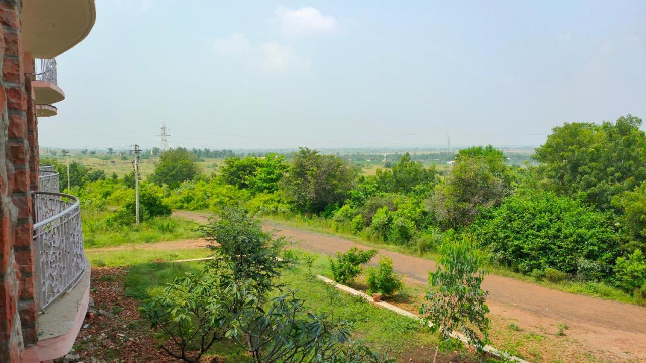Kanthi Resorts Badami Bāgalkot Extérieur photo