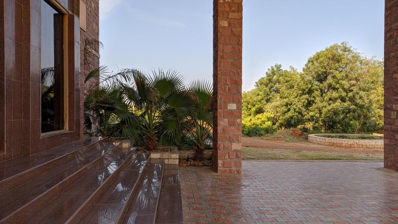 Kanthi Resorts Badami Bāgalkot Extérieur photo