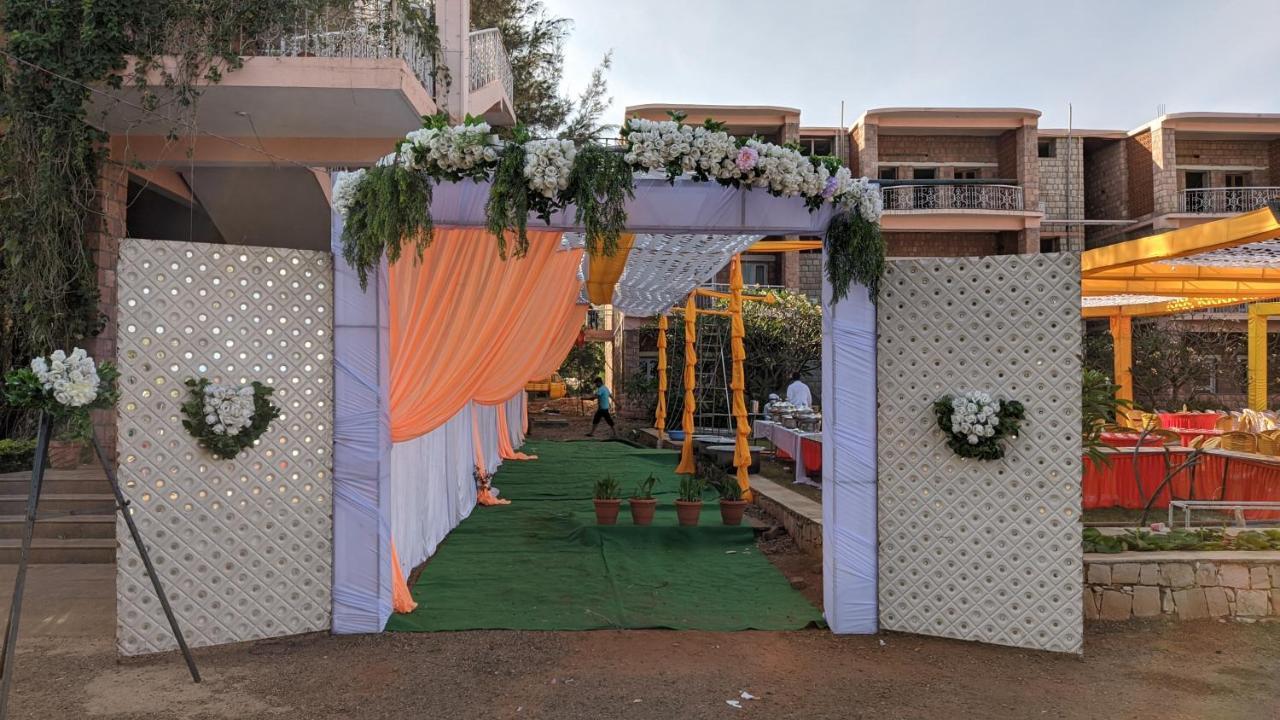 Kanthi Resorts Badami Bāgalkot Extérieur photo