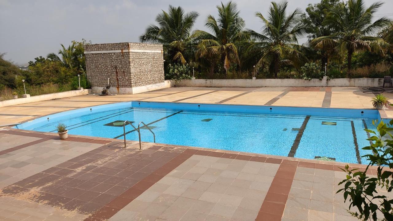 Kanthi Resorts Badami Bāgalkot Extérieur photo