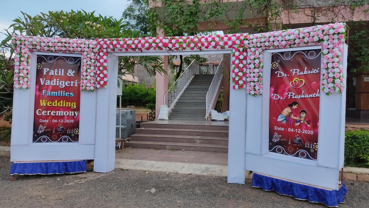 Kanthi Resorts Badami Bāgalkot Extérieur photo