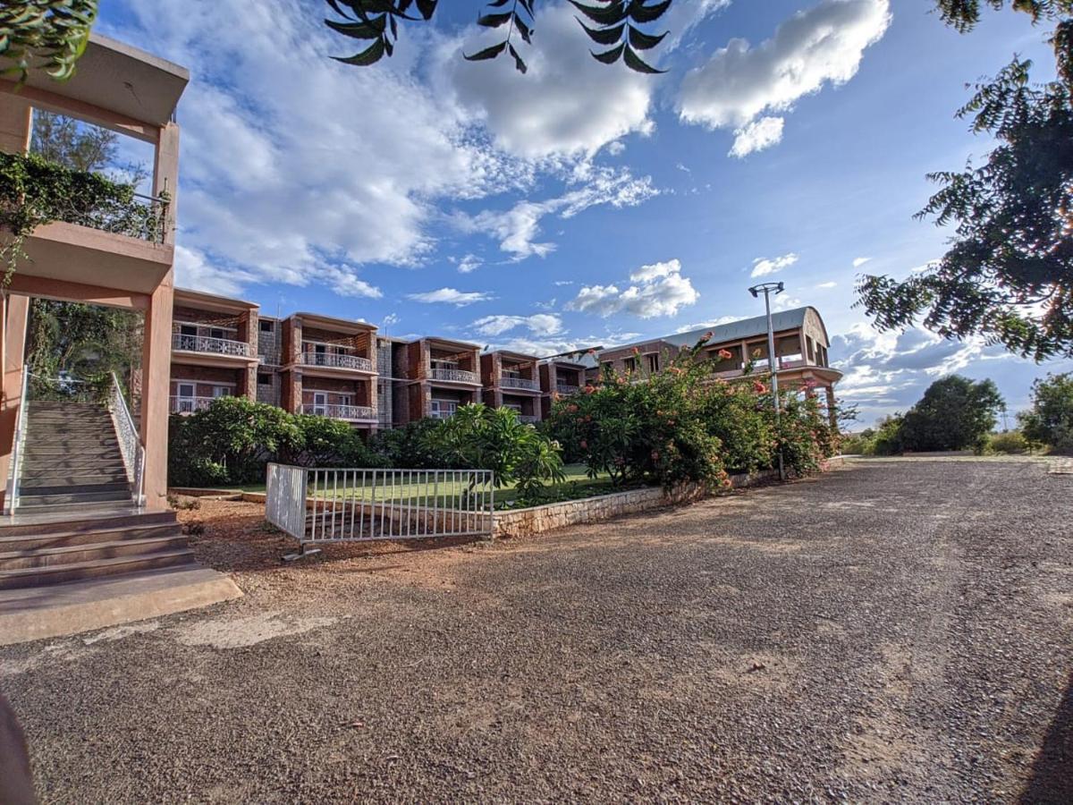 Kanthi Resorts Badami Bāgalkot Extérieur photo