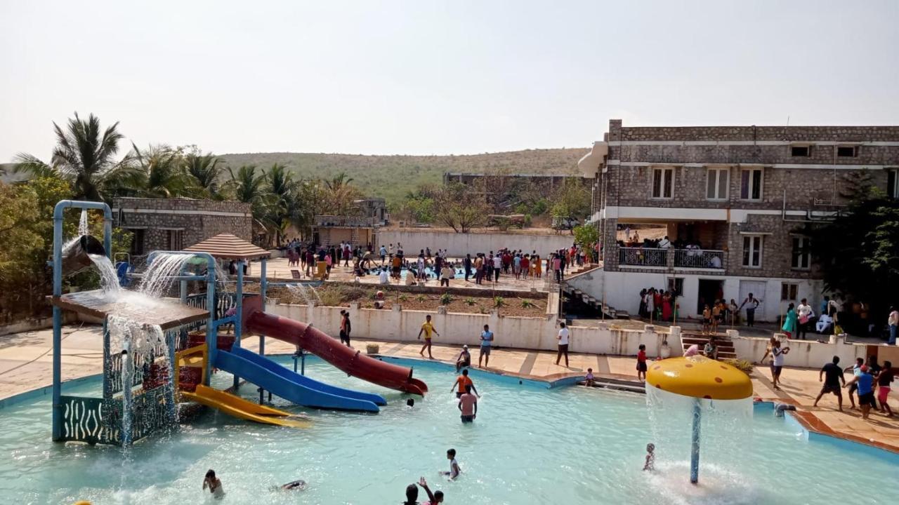 Kanthi Resorts Badami Bāgalkot Extérieur photo
